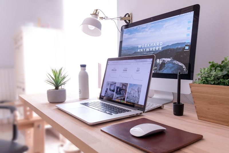 The Minimalist Desktop: Calming Digital Workspace Clutter